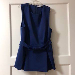 Beautiful holiday top!!